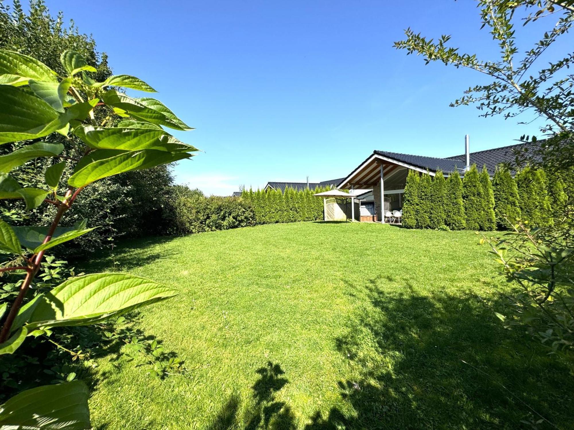 Wellnesshaus Blumenwiese Auf Dem Ostsee Ferienhof Mit Sauna-Whirlwanne Schwienkuhl Esterno foto